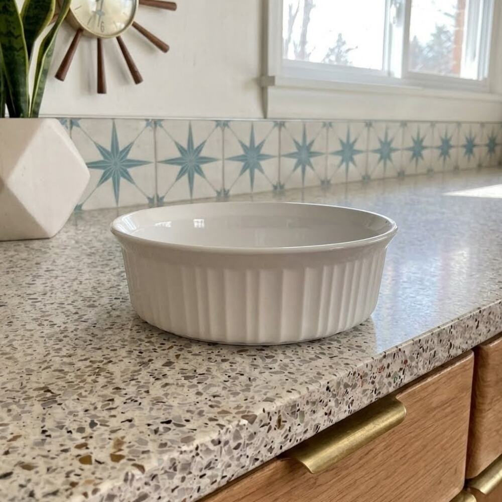 Corning Ware French White F-5-B 1.6 Liter Round Casserole Dish USA Mint 7.5"